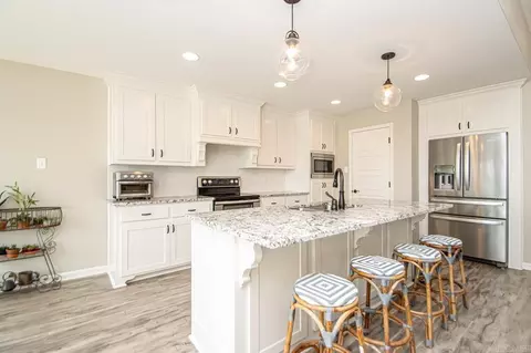 Kitchen - 409 Windrush Pt, Alexander, AR 72002 photo 2 of 4