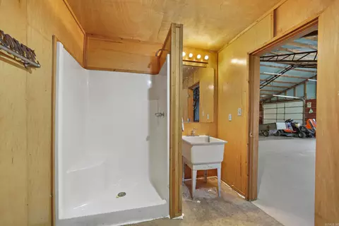 Bath - 848 Stilwell, De Queen, AR 71832 photo 3 of 3