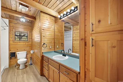 Bath - 848 Stilwell, De Queen, AR 71832 photo 2 of 3