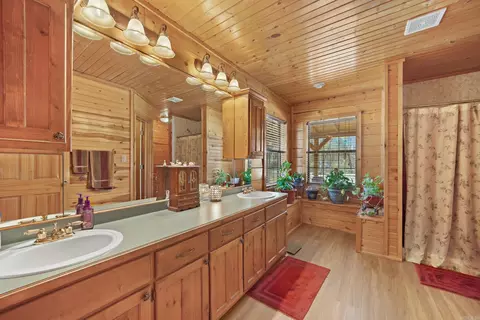 Bath - 848 Stilwell, De Queen, AR 71832 photo 1 of 3