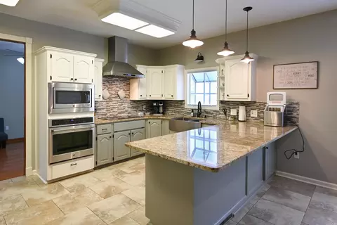 Kitchen - 16 Sandy Ln, Greenbrier, AR 72058 photo 1 of 3