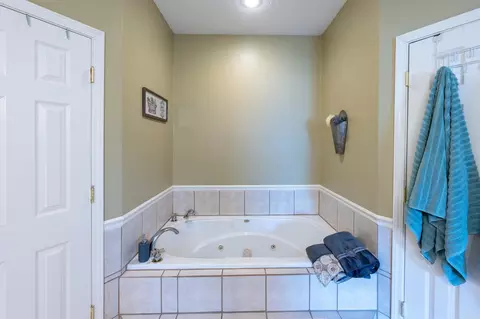Bath - 16 Sandy Ln, Greenbrier, AR 72058 photo 3 of 5