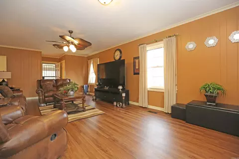 Living - 1918 W 32nd Ave, Pine Bluff, AR 71603 photo 5 of 8