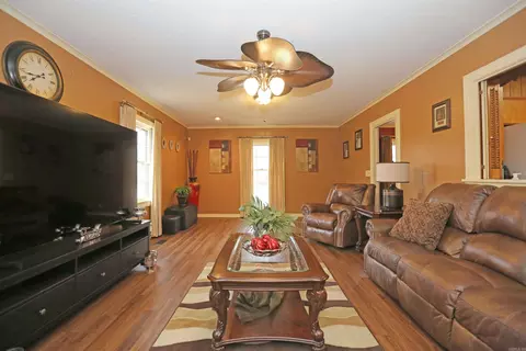 Living - 1918 W 32nd Ave, Pine Bluff, AR 71603 photo 1 of 8