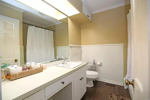 Bath - 1918 W 32nd Ave, Pine Bluff, AR 71603 photo 1 of 4
