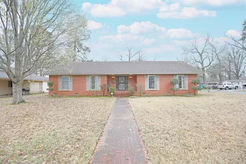 Exterior - 1918 W 32nd Ave, Pine Bluff, AR 71603 photo 1 of 4