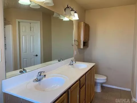 Bath - 18 Bartlett Ln, Ward, AR 72176 photo 2 of 3
