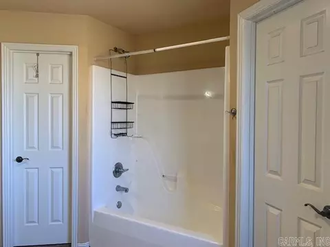 Bath - 18 Bartlett Ln, Ward, AR 72176 photo 3 of 3