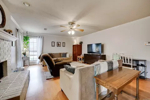 Living - 2805 Longbow Ln, Conway, AR 72034 photo 2 of 4