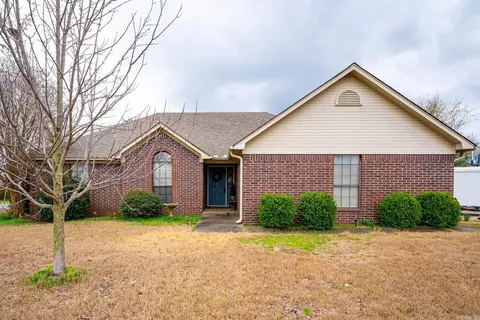 Exterior - 2805 Longbow Ln, Conway, AR 72034 photo 1 of 7