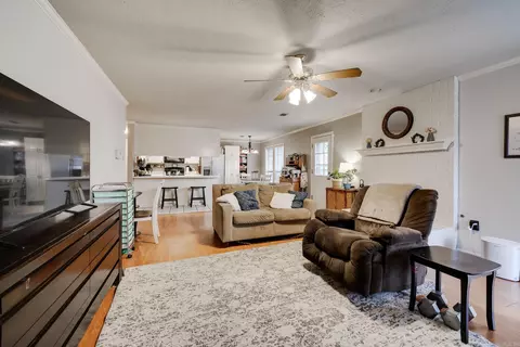 Living - 2805 Longbow Ln, Conway, AR 72034 photo 3 of 4