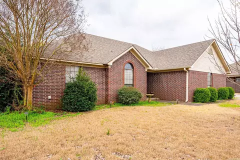 Exterior - 2805 Longbow Ln, Conway, AR 72034 photo 3 of 7