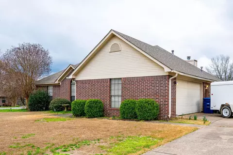 Exterior - 2805 Longbow Ln, Conway, AR 72034 photo 2 of 7