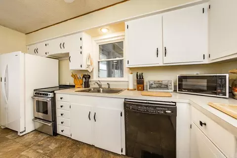 Kitchen - 623 S Richards, Benton, AR 72015 photo 2 of 5