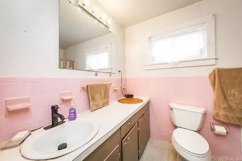 Bath - 623 S Richards, Benton, AR 72015 photo 1 of 2