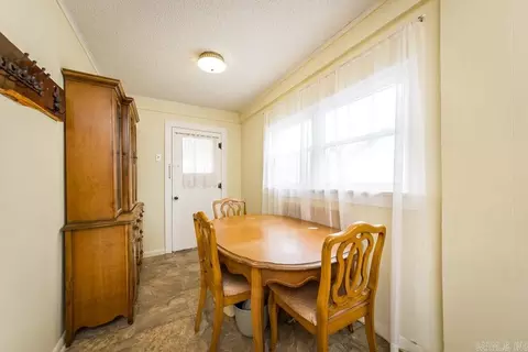 Dining - 623 S Richards, Benton, AR 72015 photo 1 of 2