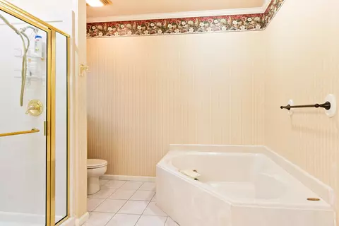 Bath - 2002 Rodeo Dr, Bryant, AR 72022 photo 5 of 7