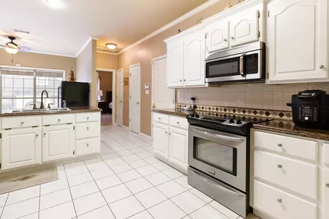 Kitchen - 2002 Rodeo Dr, Bryant, AR 72022 photo 3 of 5