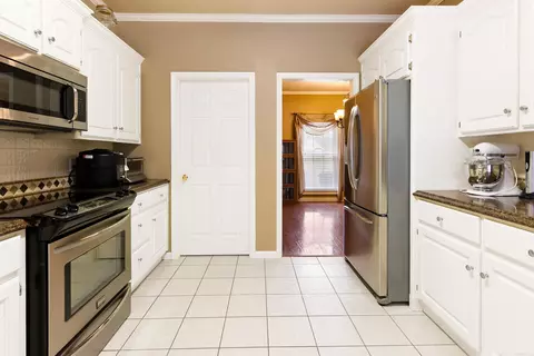 Kitchen - 2002 Rodeo Dr, Bryant, AR 72022 photo 4 of 5