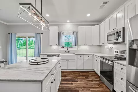 Kitchen - 320 Wagontrain Rd, Beebe, AR 72012 photo 4 of 4