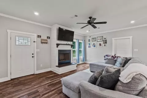 Living - 320 Wagontrain Rd, Beebe, AR 72012 photo 4 of 6