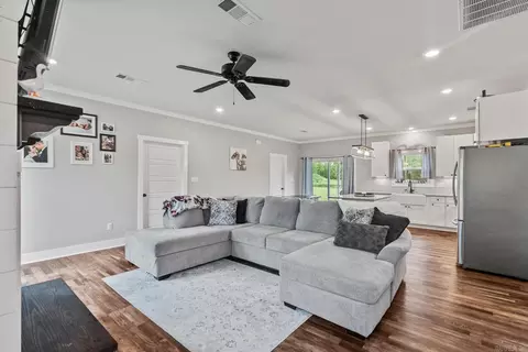 Living - 320 Wagontrain Rd, Beebe, AR 72012 photo 1 of 6