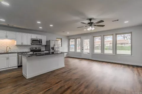 Living - 315 Davis St, Trumann, AR 72472 photo 1 of 1