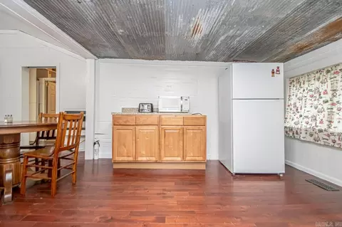 Kitchen - 418 Cole Dr, Benton, AR 72015 photo 2 of 4