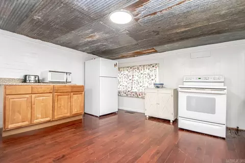Kitchen - 418 Cole Dr, Benton, AR 72015 photo 1 of 4