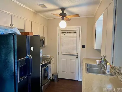 Kitchen - 2805 S Taft Dr, Pine Bluff, AR 71603 photo 1 of 2