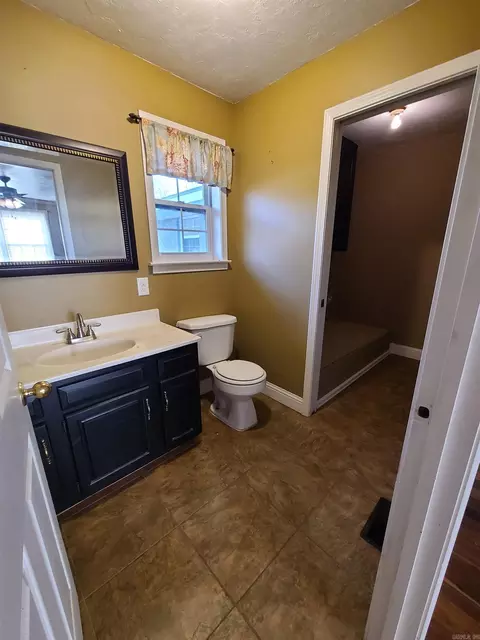 Bath - 480 E Bruce St, Piggott, AR 72454 photo 10 of 11
