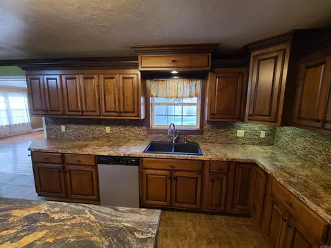 Kitchen - 480 E Bruce St, Piggott, AR 72454 photo 6 of 8