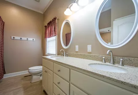 Bath - 3006 David O Young Rd, Benton, AR 72019 photo 5 of 5