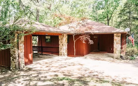 564 Dave Creek Parkway St, Fairfield Bay, AR 72088