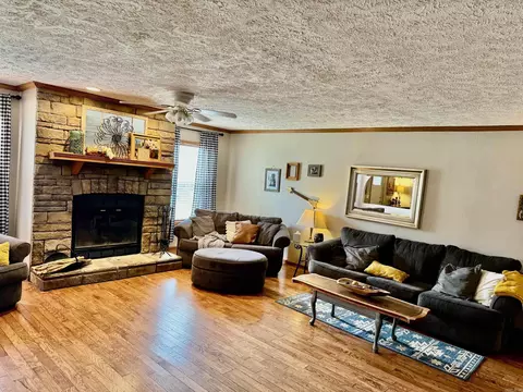 231 Mountain Dr, Malvern, AR 72104 photo 4