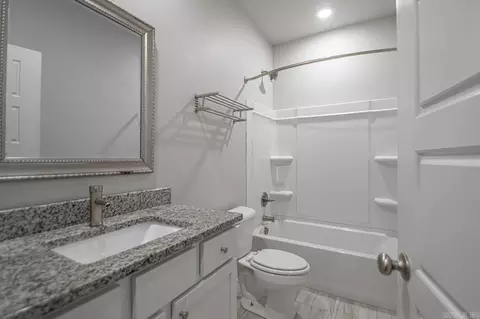 Bath - 4500 Western Woods Dr, Benton, AR 72015 photo 1 of 4