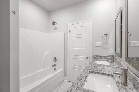 Bath - 4500 Western Woods Dr, Benton, AR 72015 photo 4 of 4