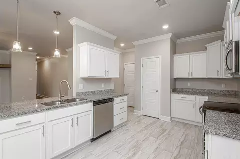 Kitchen - 4500 Western Woods Dr, Benton, AR 72015 photo 3 of 5