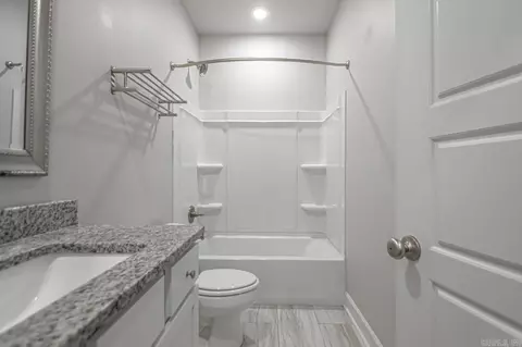 Bath - 4500 Western Woods Dr, Benton, AR 72015 photo 2 of 4