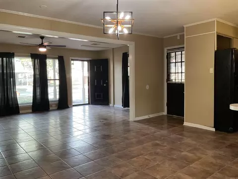 2402 W 38 St, Pine Bluff, AR 71603 photo 2
