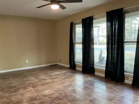 2402 W 38 St, Pine Bluff, AR 71603 photo 4