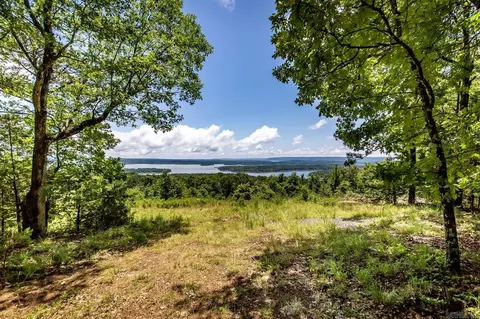 000 Woodlawn Dr, Fairfield Bay, AR 72088