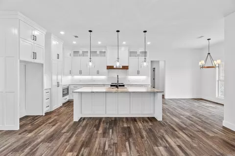 Kitchen - 4 Republican Loop, Greenbrier, AR 72058 photo 4 of 9