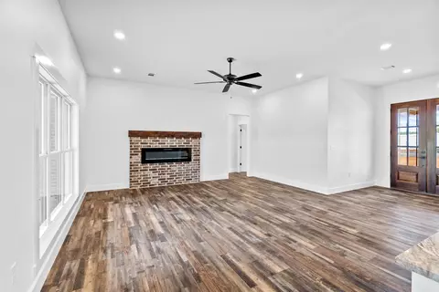 Living - 4 Republican Loop, Greenbrier, AR 72058 photo 1 of 3