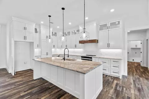 Kitchen - 4 Republican Loop, Greenbrier, AR 72058 photo 6 of 9
