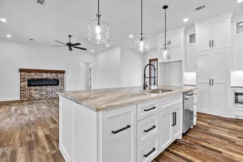 Kitchen - 4 Republican Loop, Greenbrier, AR 72058 photo 7 of 9