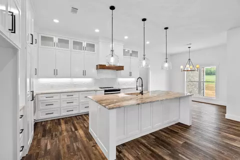 Kitchen - 4 Republican Loop, Greenbrier, AR 72058 photo 5 of 9