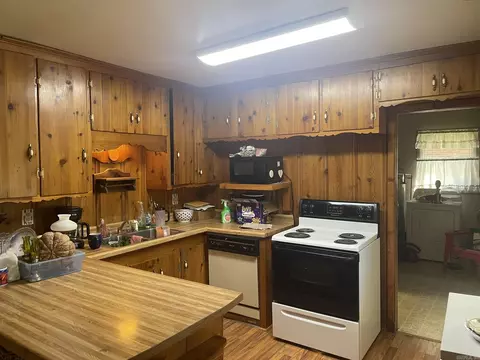 Kitchen - 809 Randall Dr, Searcy, AR 72143 photo 3 of 3