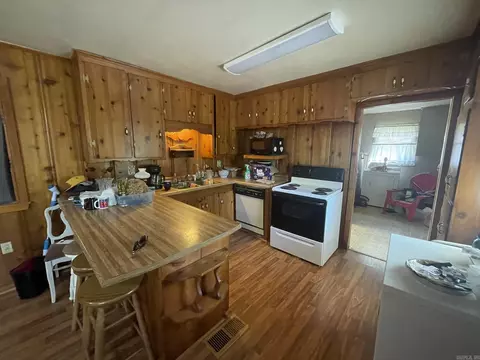 Kitchen - 809 Randall Dr, Searcy, AR 72143 photo 2 of 3