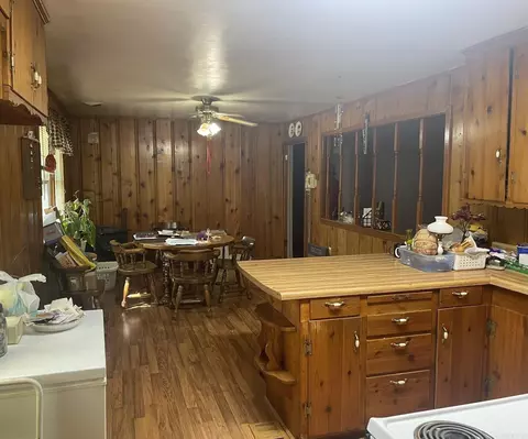 Dining - 809 Randall Dr, Searcy, AR 72143 photo 2 of 3